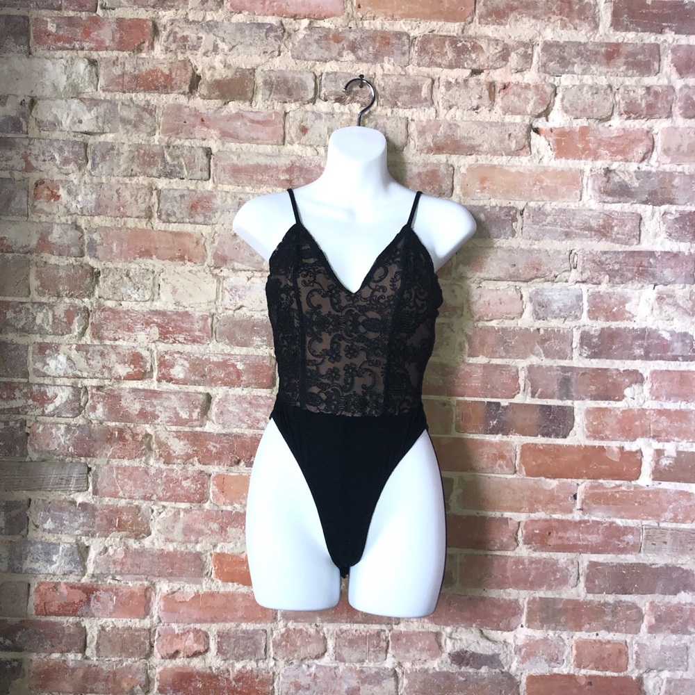 SOLD- Bundle of 4 size S bodysuits!